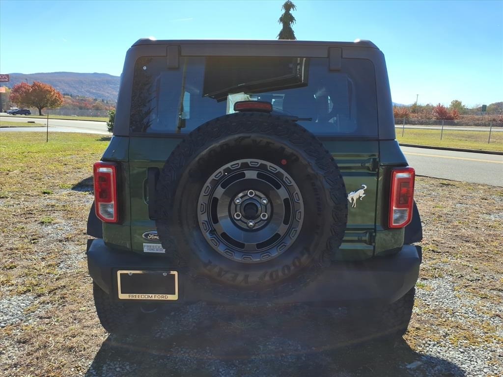 2025 Ford Bronco Base photo 3