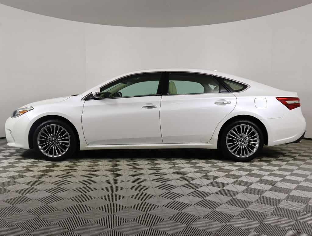 2017 Toyota Avalon Limited photo 3