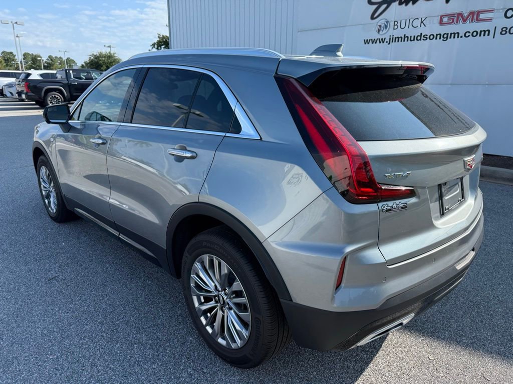 2025 Cadillac XT4 Premium Luxury photo 3