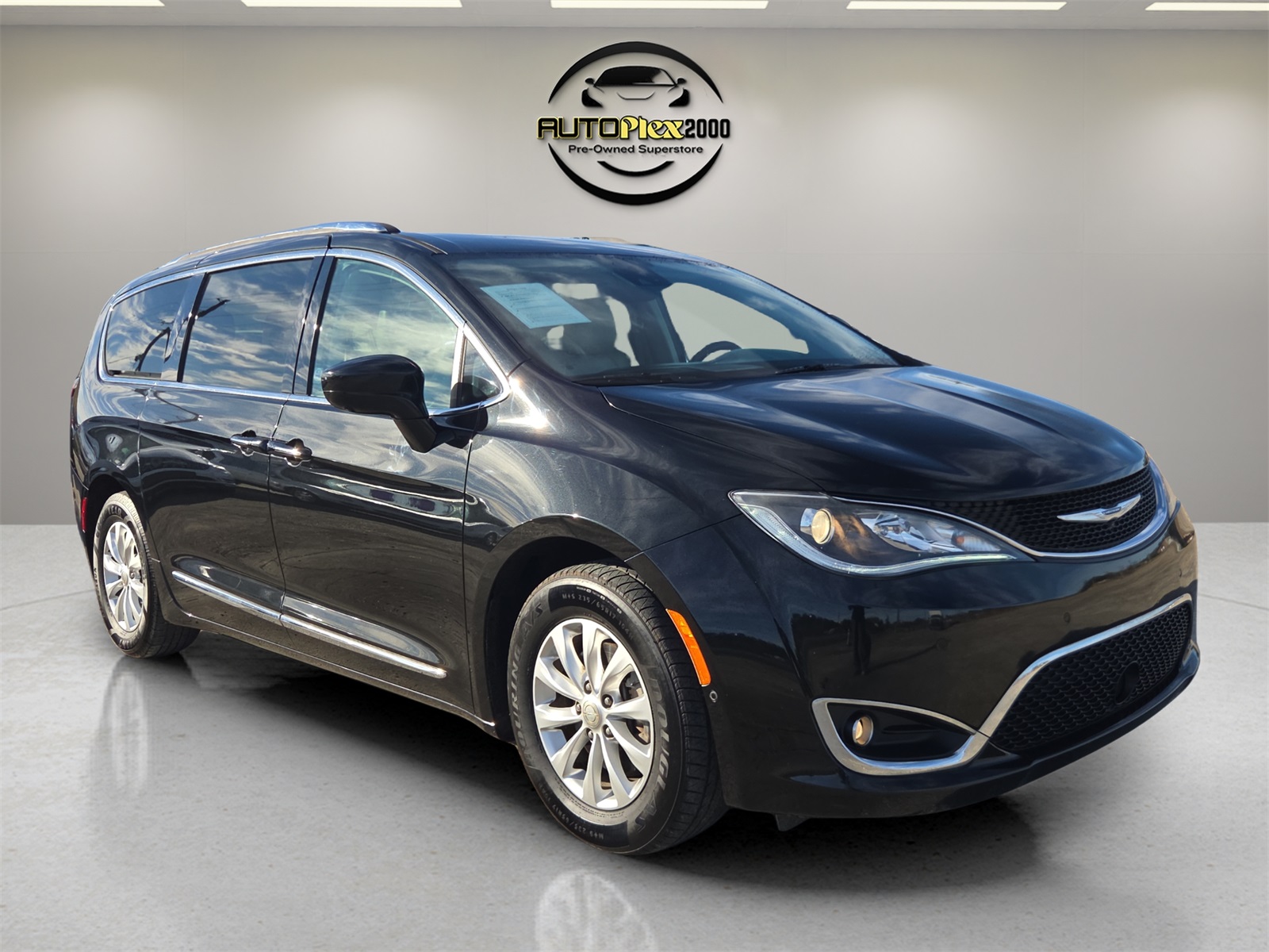 2019 Chrysler Pacifica Touring L's photo