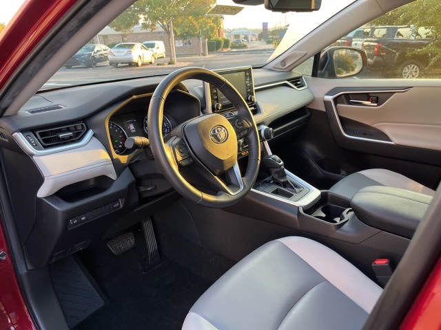2019 Toyota RAV4 XLE Premium photo 5