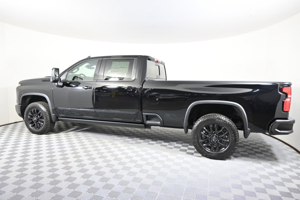 2026 Chevrolet Silverado 2500HD High Country photo 3
