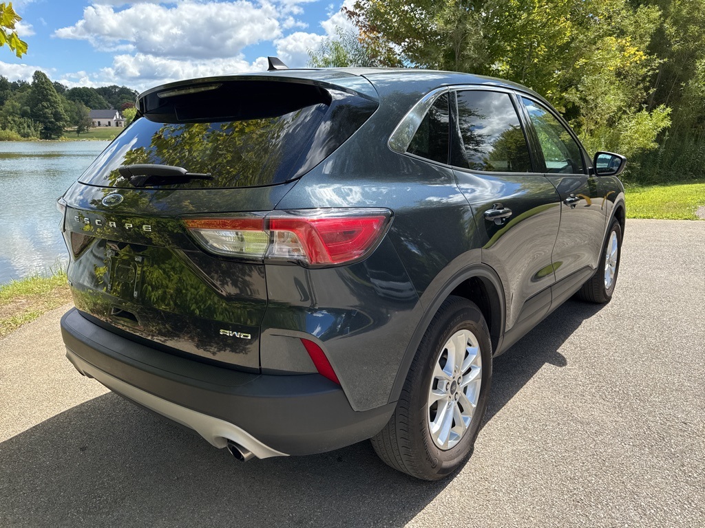 2022 Ford Escape SE photo 3