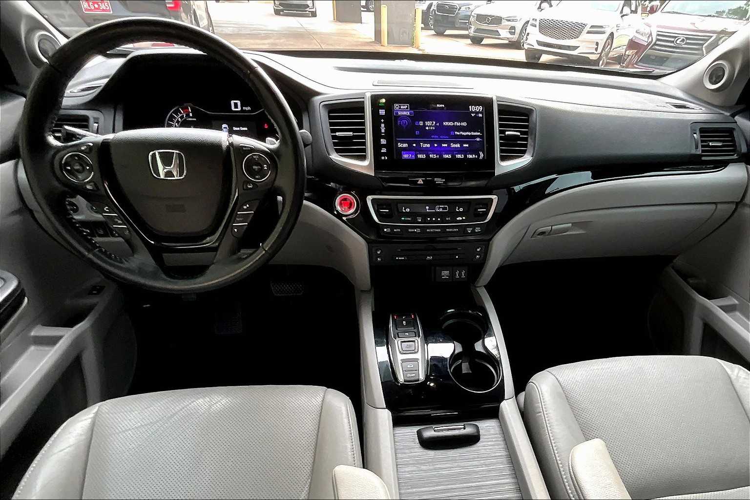 2016 Honda Pilot Elite photo 14
