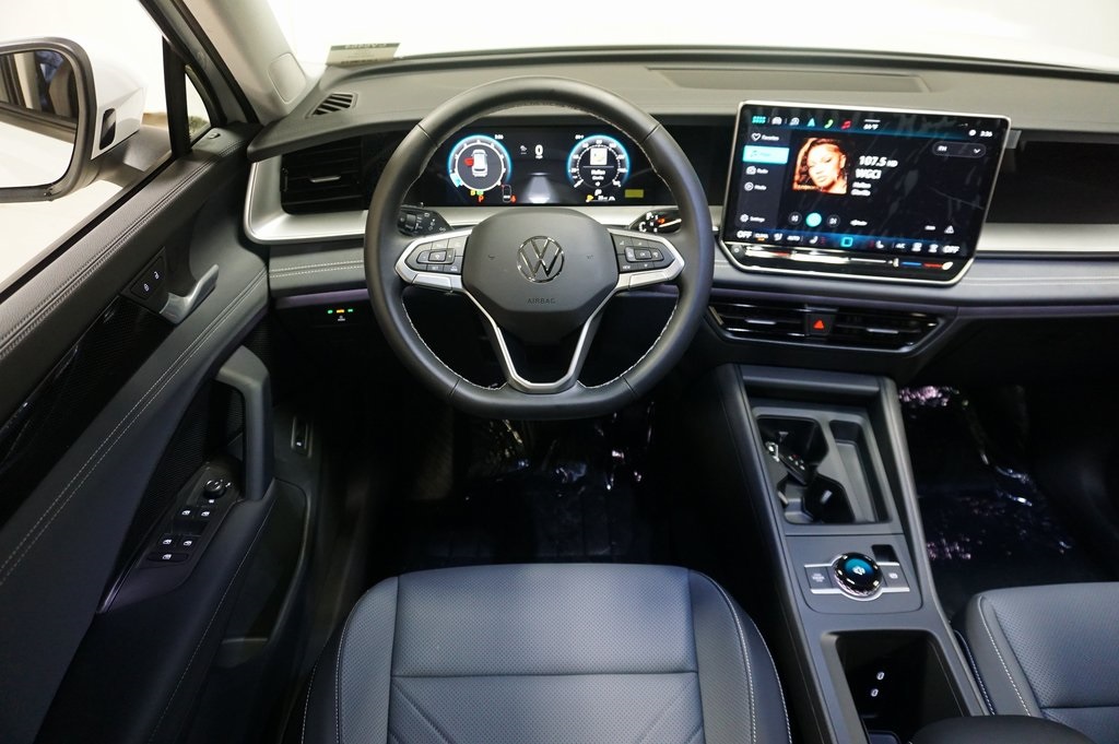 2025 Volkswagen Tiguan SE photo 8