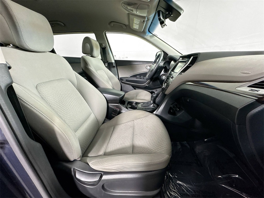 2017 Hyundai Santa Fe SE photo 10