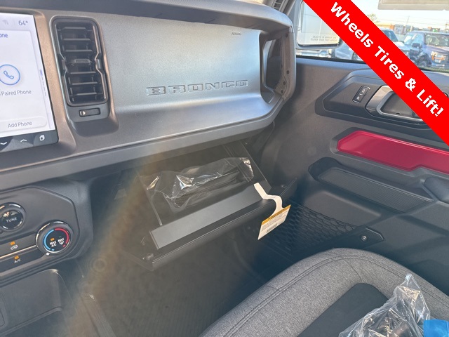 2025 Ford Bronco Base photo 22