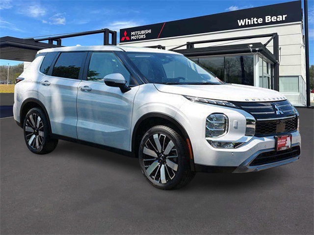 2025 Mitsubishi Outlander SE's photo