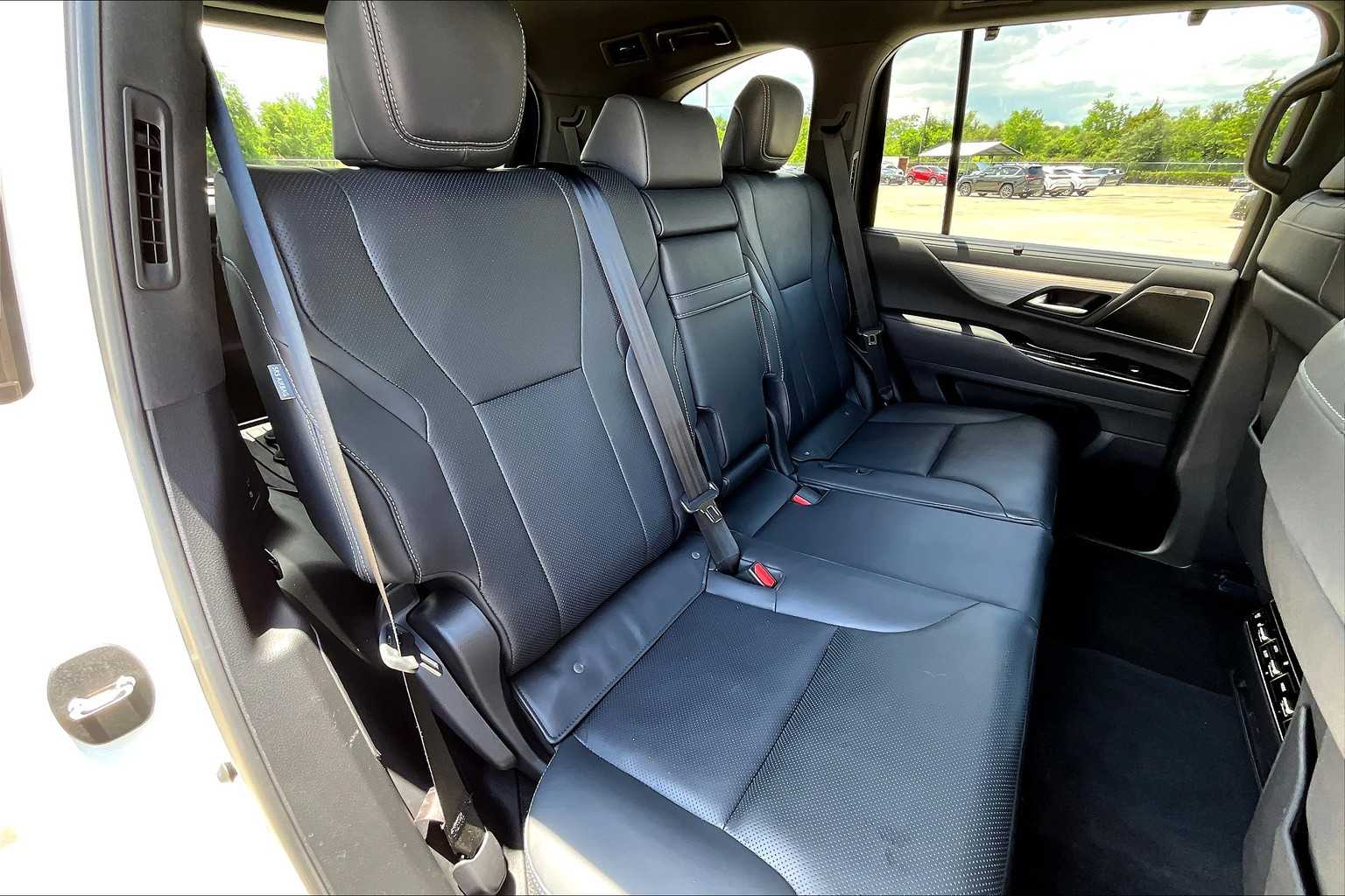 2024 Lexus LX 600 F SPORT photo 17
