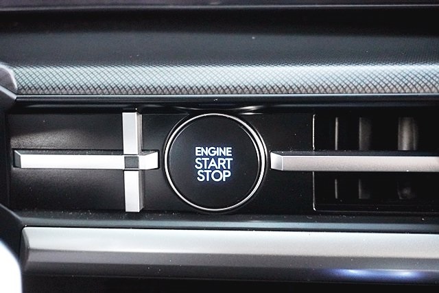 Used 2025 Green Hyundai SEL image 30