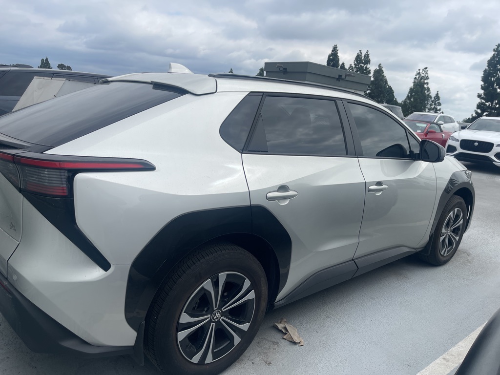 2024 Toyota bZ4X XLE photo 5