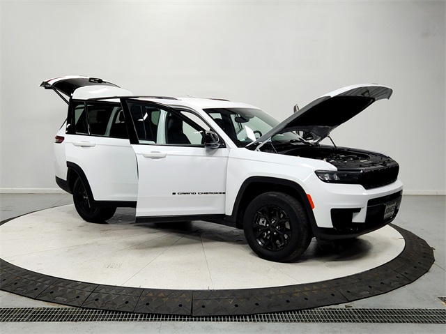 2024 Jeep Grand Cherokee Altitude photo 4