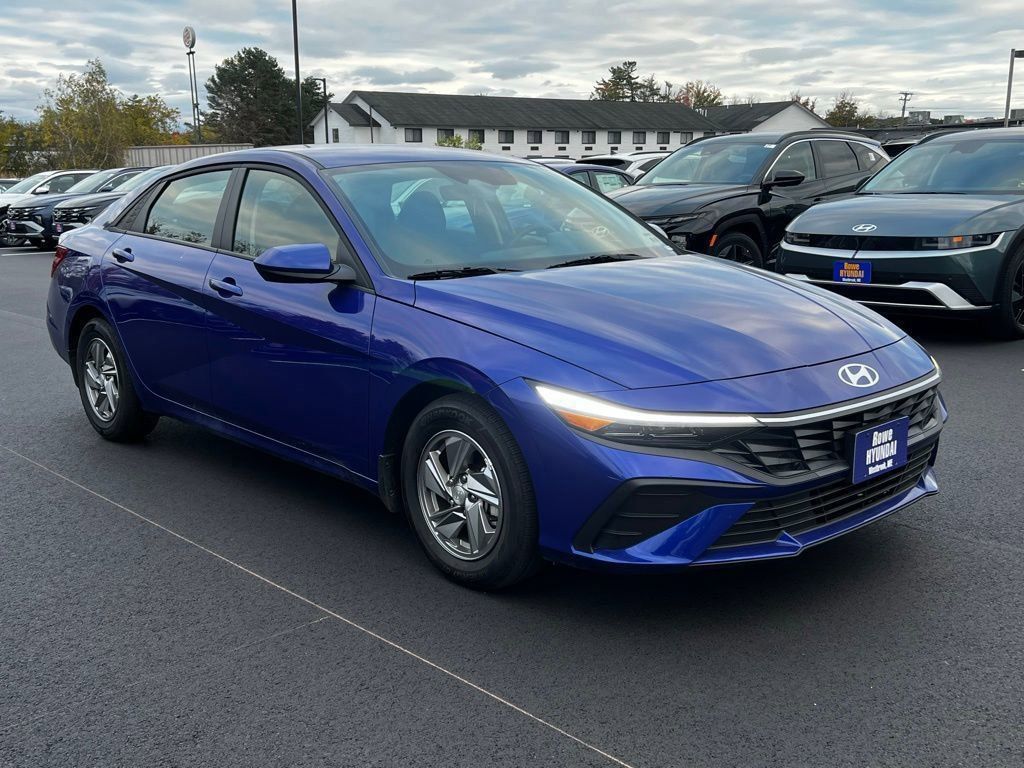 2025 Hyundai Elantra SE's photo