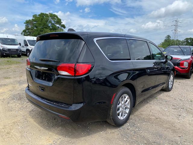 2025 Chrysler Voyager LX photo 3