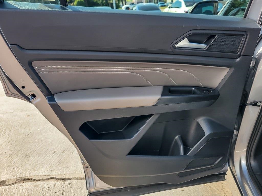 2021 Volkswagen Atlas Cross Sport V6 SE Technology photo 19