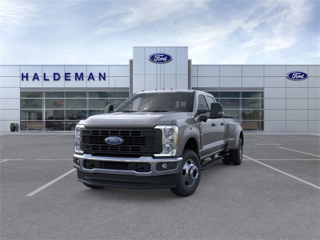 2025 Ford F-350 photo 2