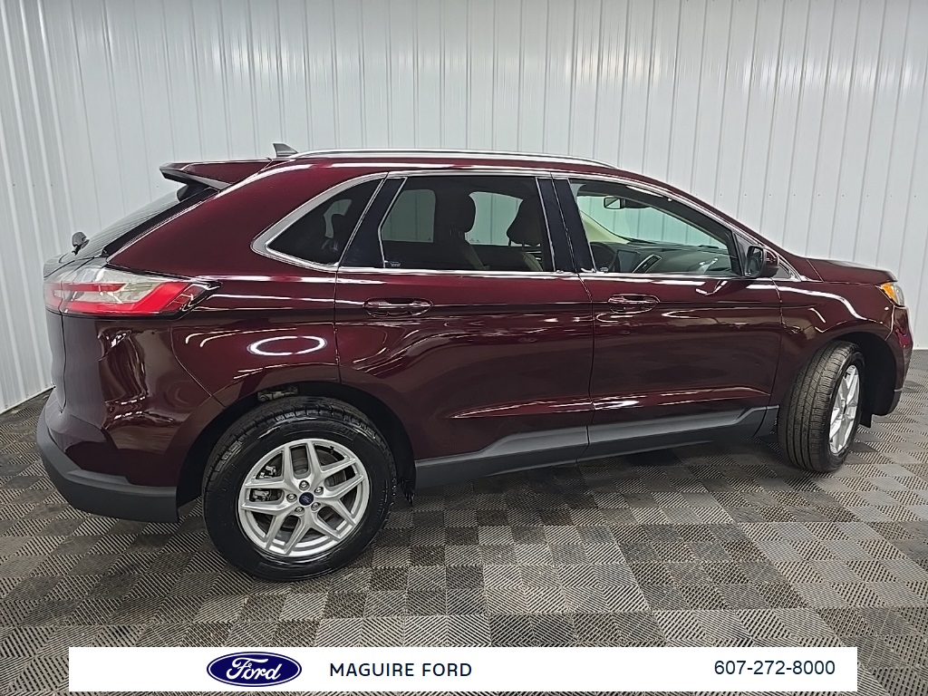 2022 Ford Edge SEL photo 3