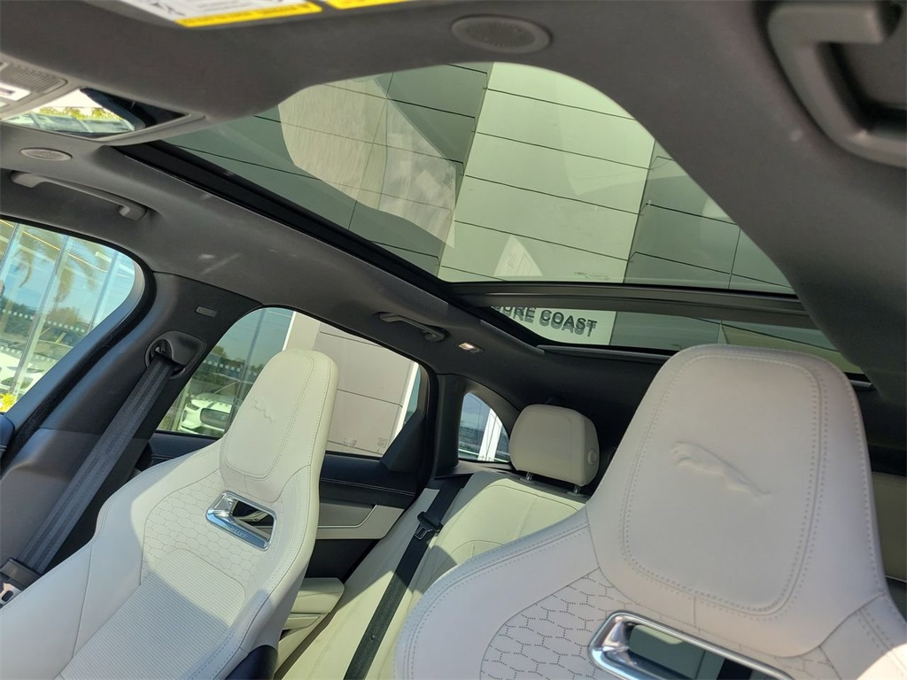 2025 Jaguar F-PACE P250 R-Dynamic S photo 24