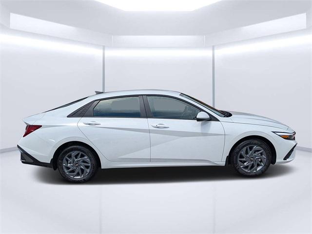 2025 Hyundai Elantra Hybrid Blue photo 2