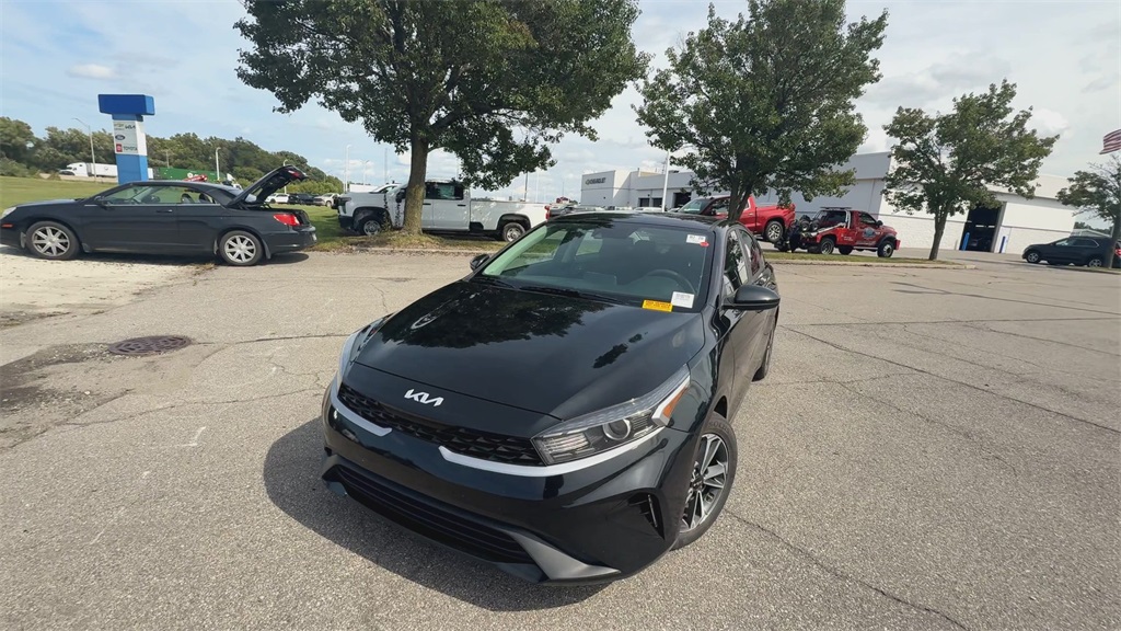 2023 Kia Forte LXS photo 4