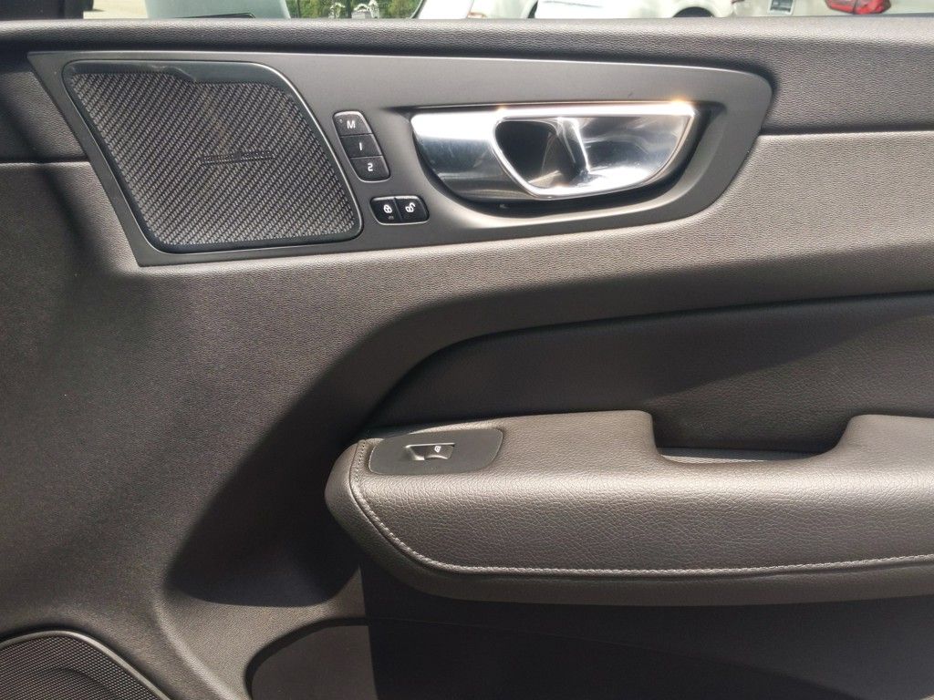 2020 Volvo XC60 T5 Inscription photo 28