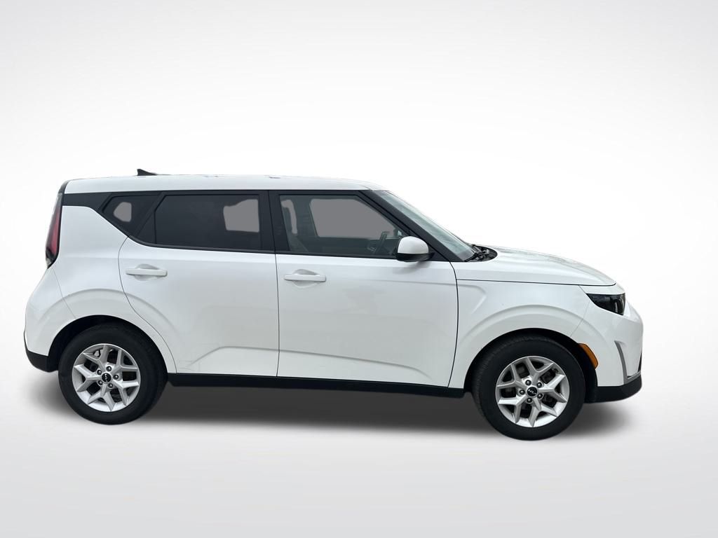 2023 Kia Soul LX S photo 3