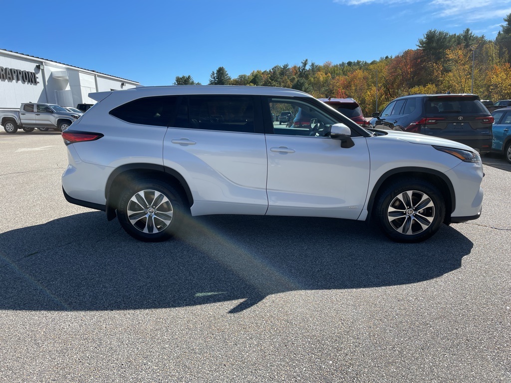 2023 Toyota Highlander Hybrid XLE photo 2