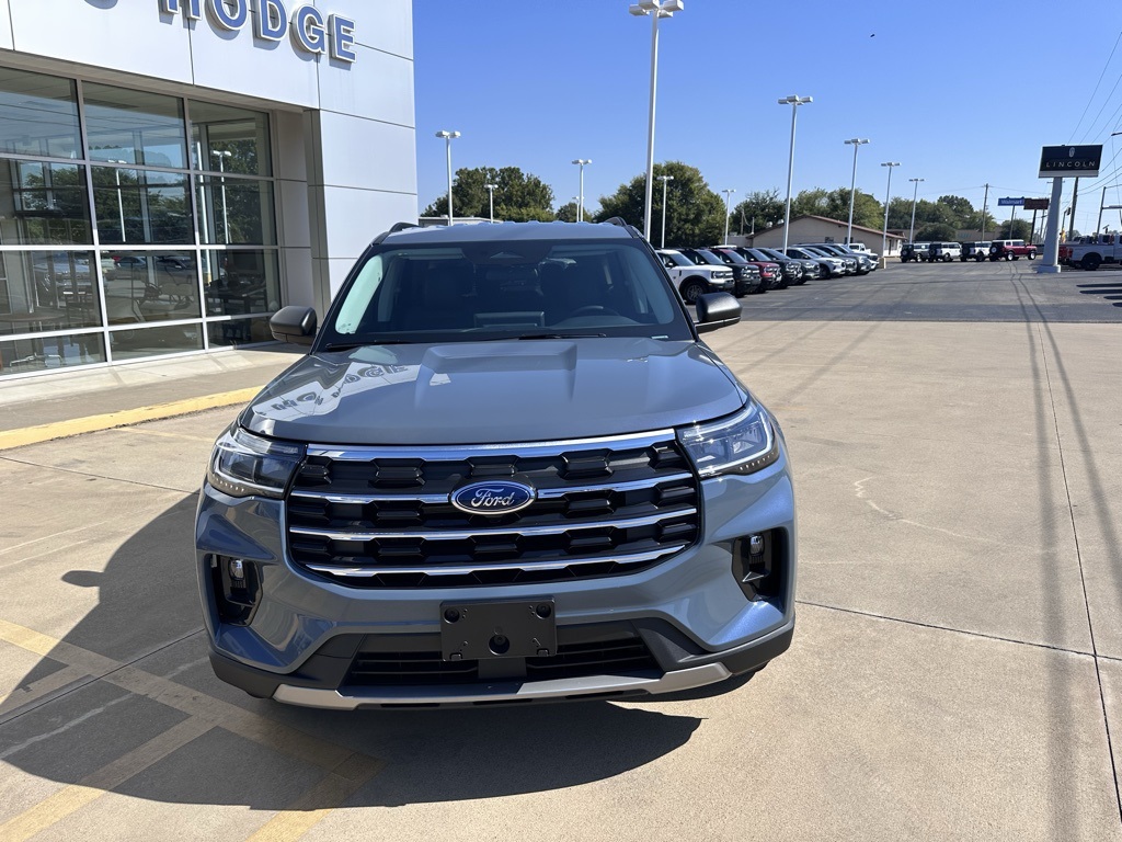2025 Ford Explorer photo 7