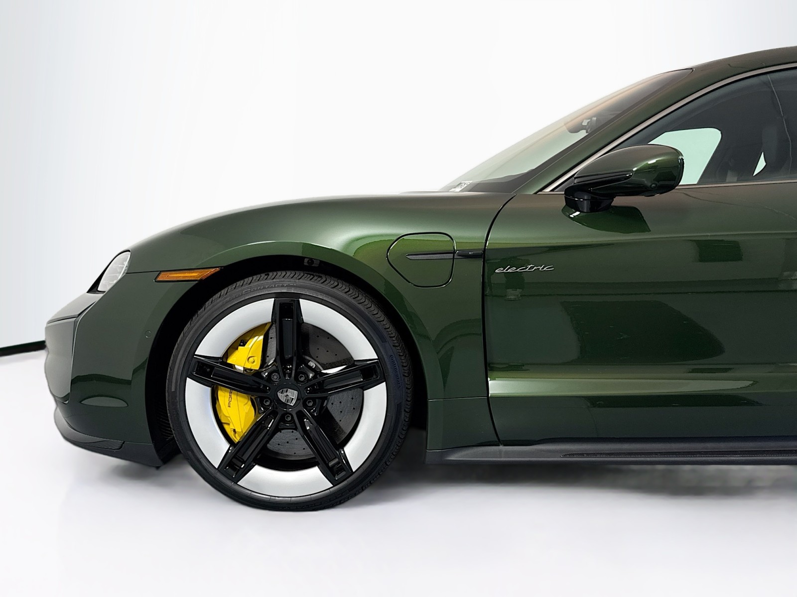 2025 Porsche Taycan Turbo S photo 26