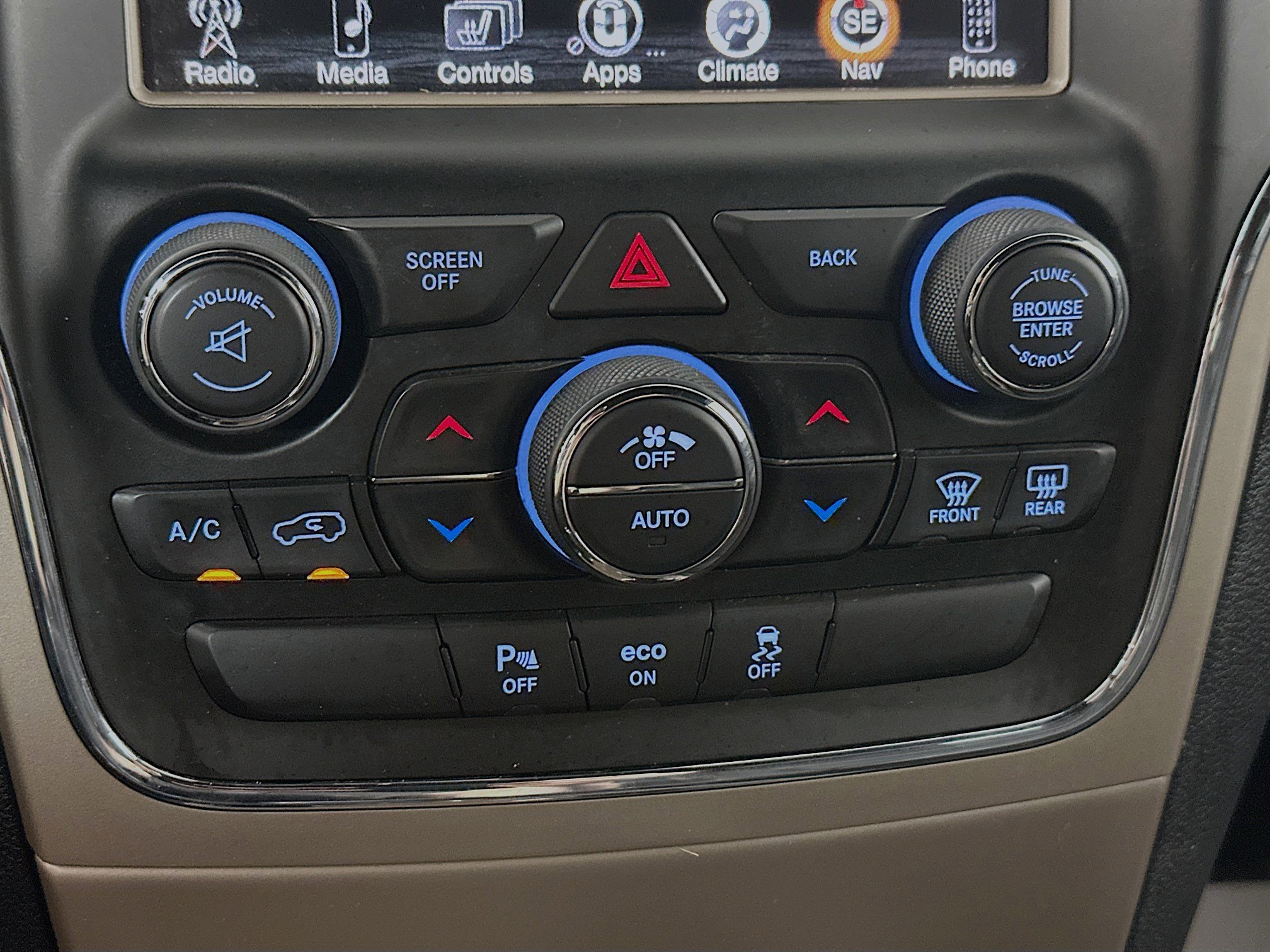 2015 Jeep Grand Cherokee Overland photo 13