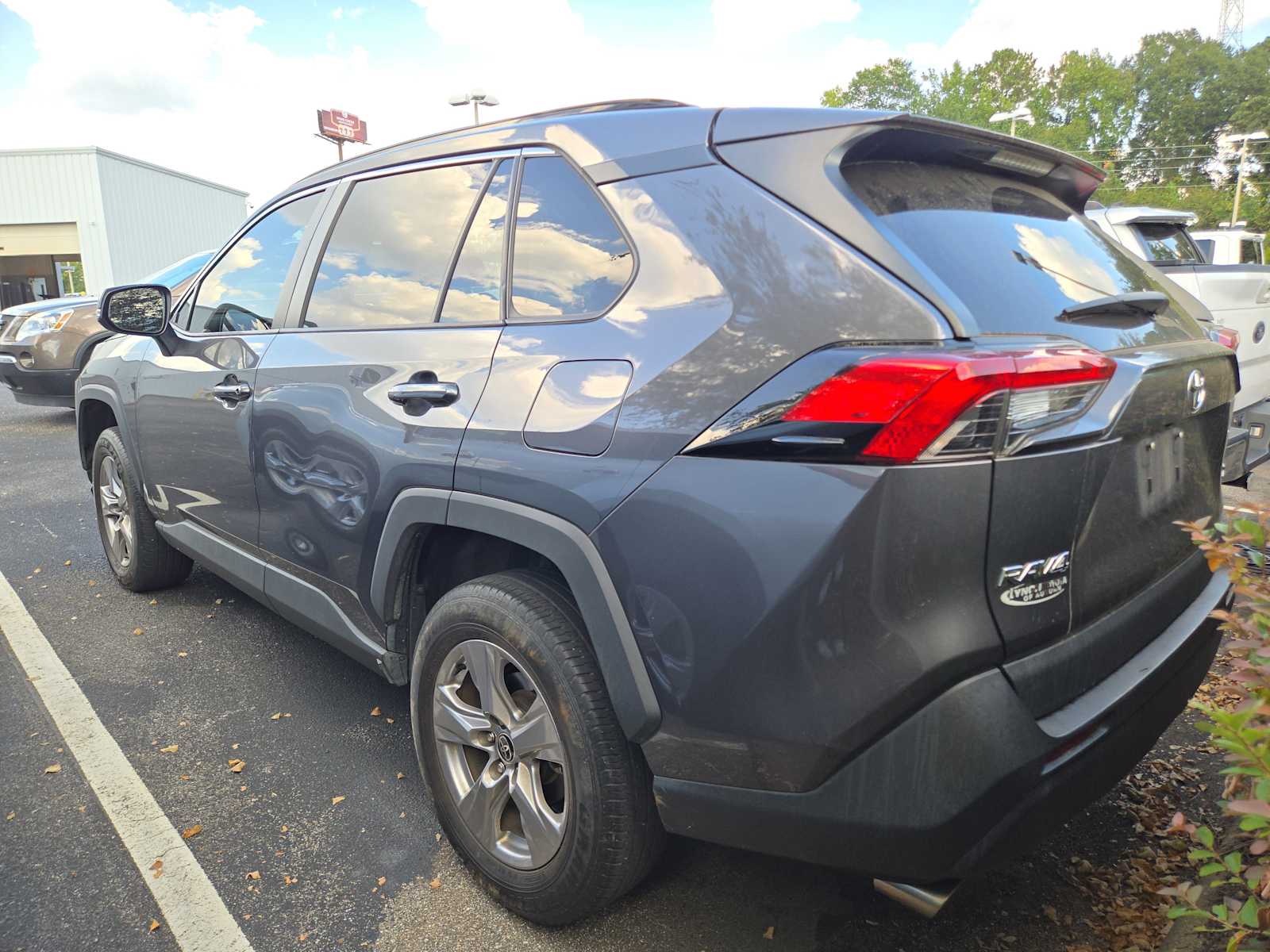 2022 Toyota RAV4 XLE photo 2