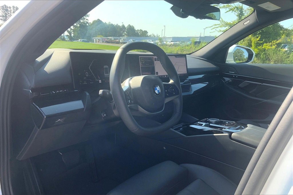 2025 Bmw 530i photo 13