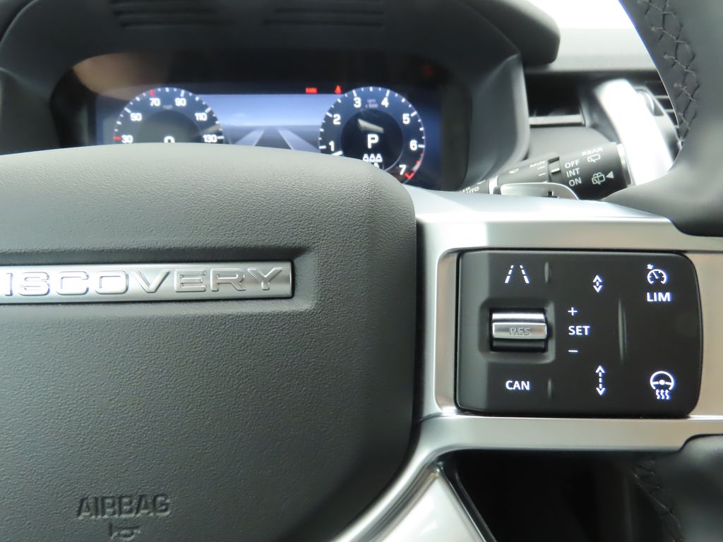 2024 Land Rover Discovery P300 S photo 11