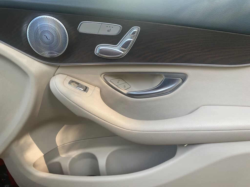 2018 Mercedes Benz GLC 300 4MATIC photo 18