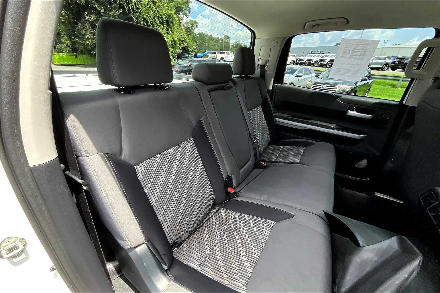 2018 Toyota Tundra SR5 CrewMax photo 18