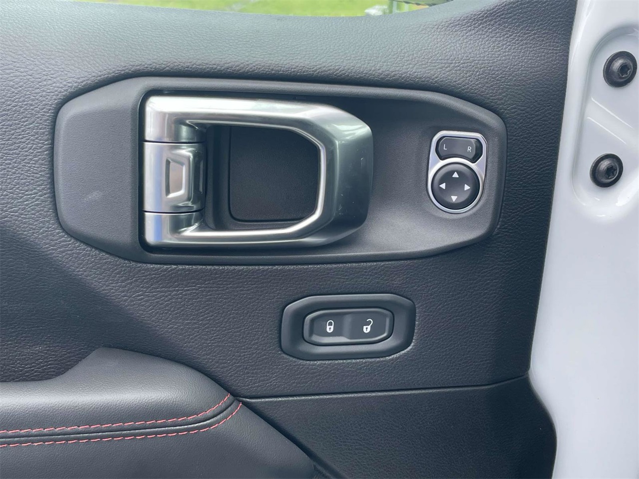 2025 Jeep Wrangler Rubicon photo 22
