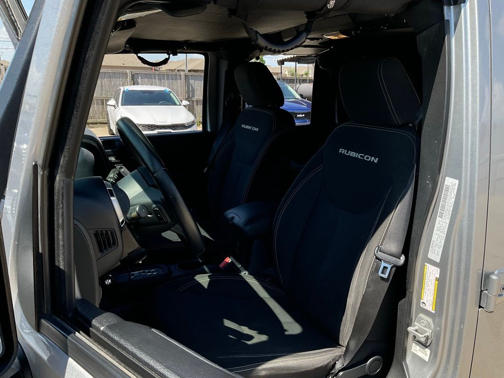 2016 Jeep Wrangler Unlimited Rubicon photo 11