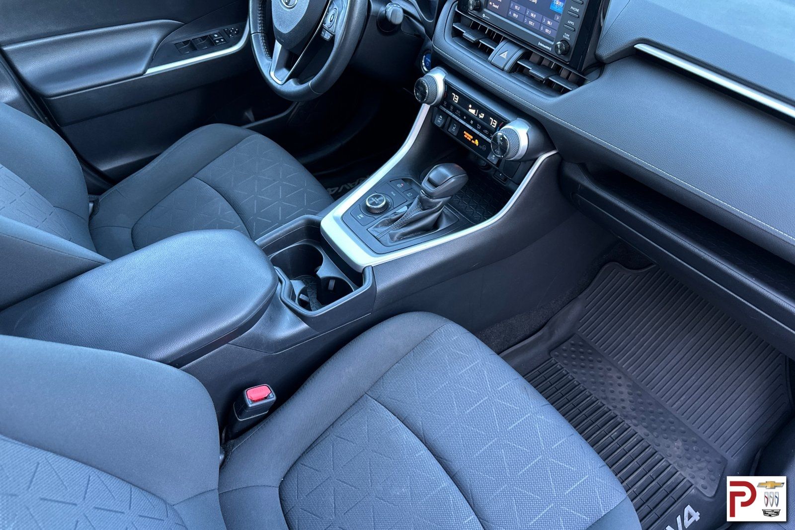 2020 Toyota RAV4 Hybrid XLE photo 17