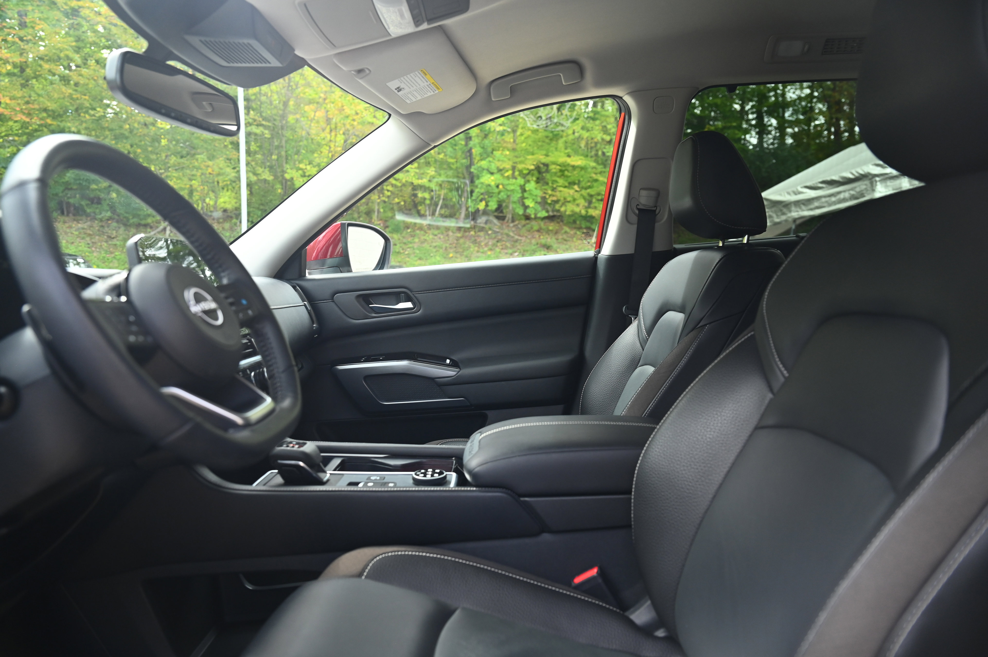 2022 Nissan Pathfinder SL photo 16