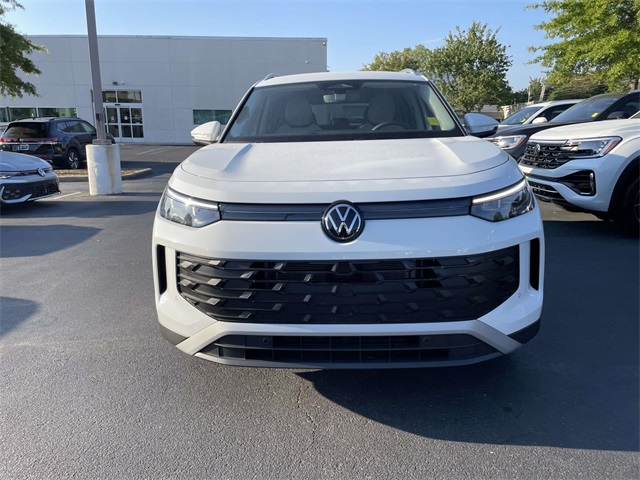 2025 Volkswagen Tiguan SE photo 2