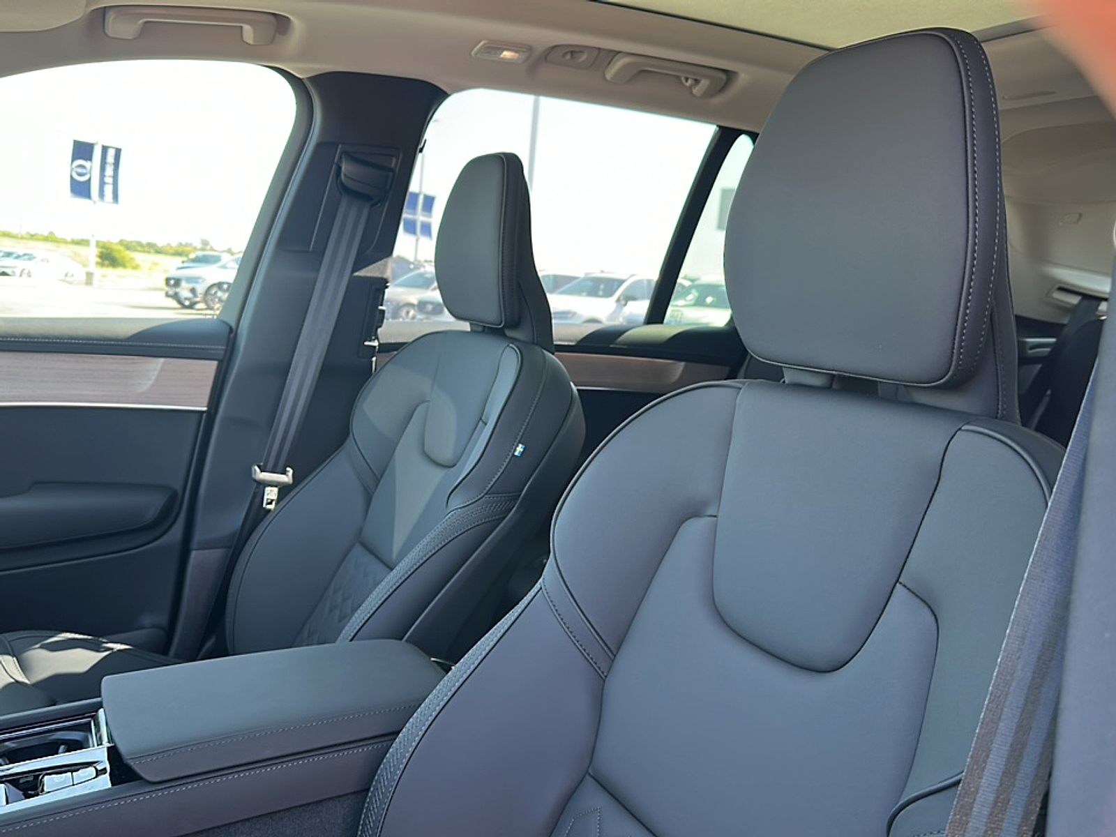 2026 Volvo XC90 AWD Plus photo 3