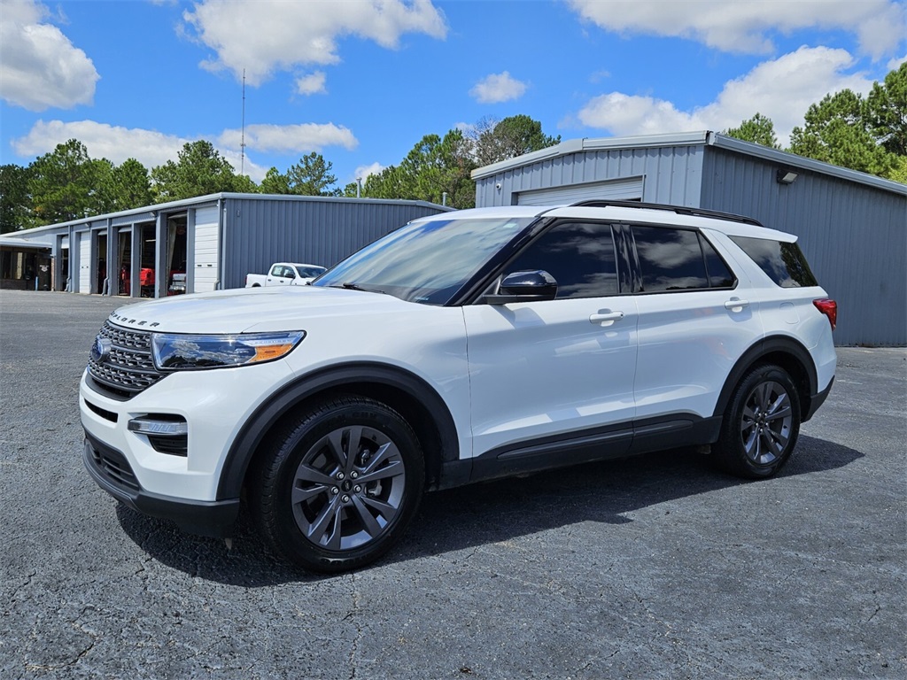2023 Ford Explorer XLT photo 3