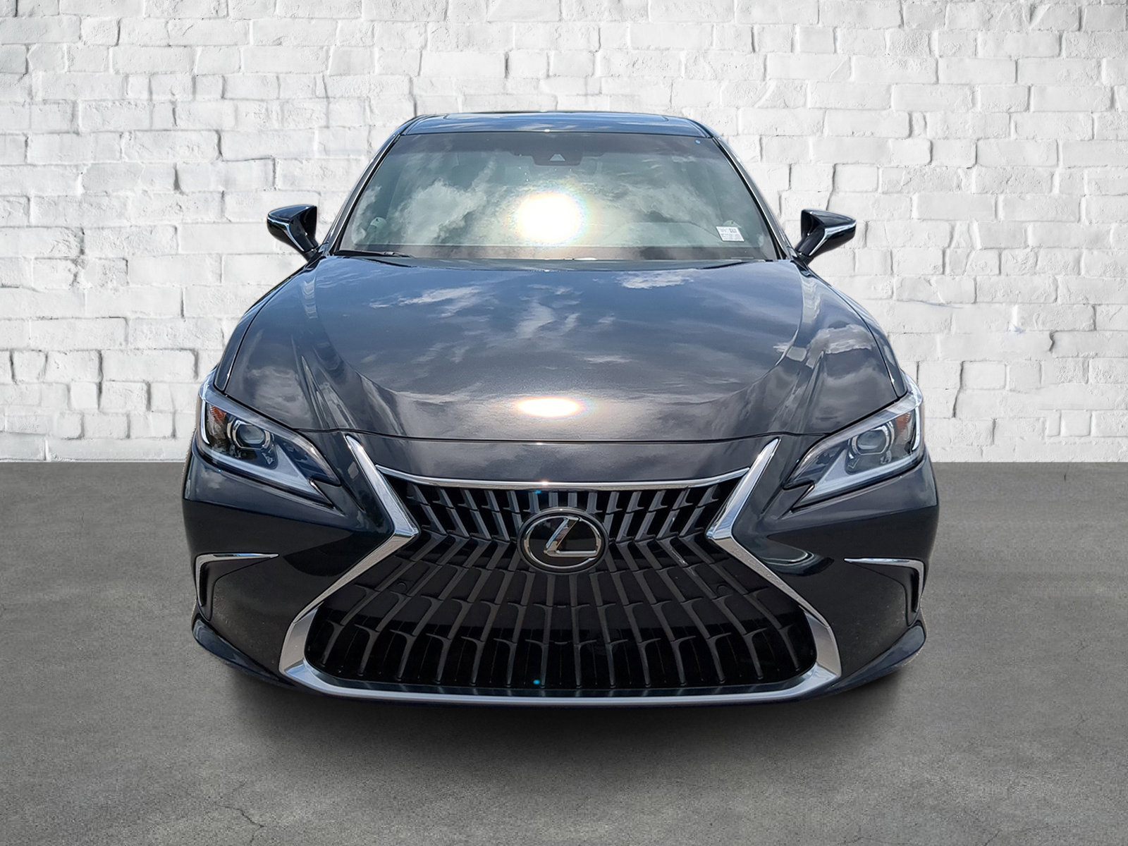 2025 Lexus ES 300h photo 2