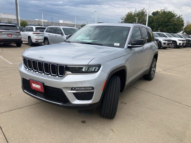 2025 Jeep Grand Cherokee Limited photo 3