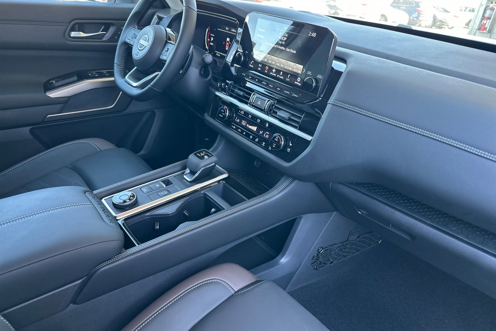 2025 Nissan Pathfinder Platinum photo 17