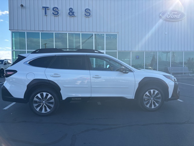 2023 Subaru Outback Limited XT photo 2