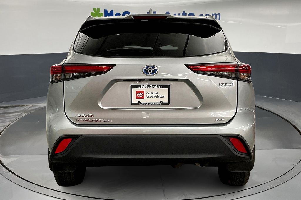 2022 Toyota Highlander Hybrid XLE photo 3