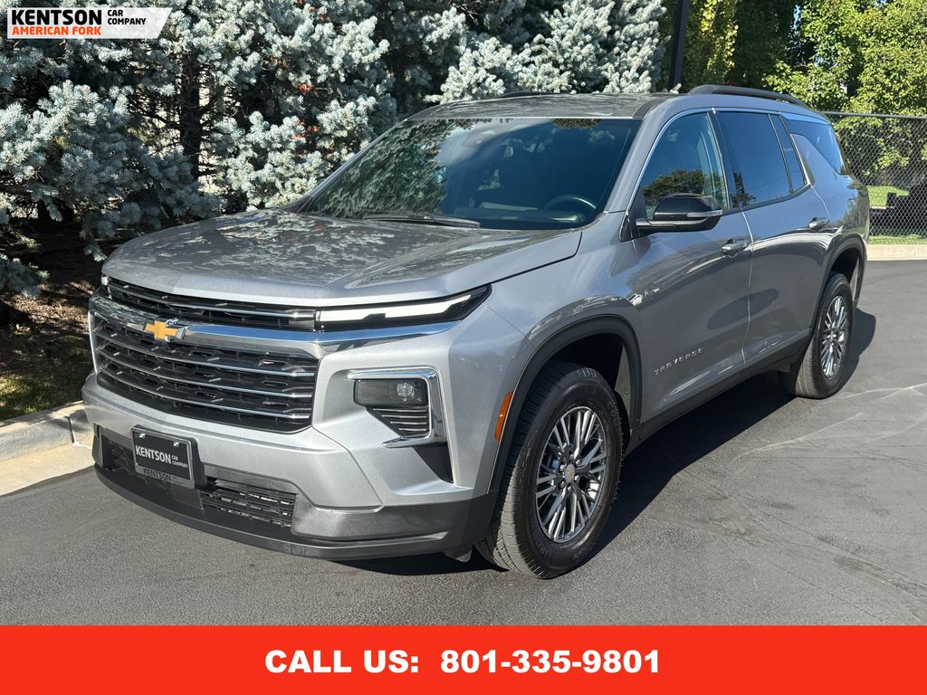 2025 Chevrolet Traverse photo 3