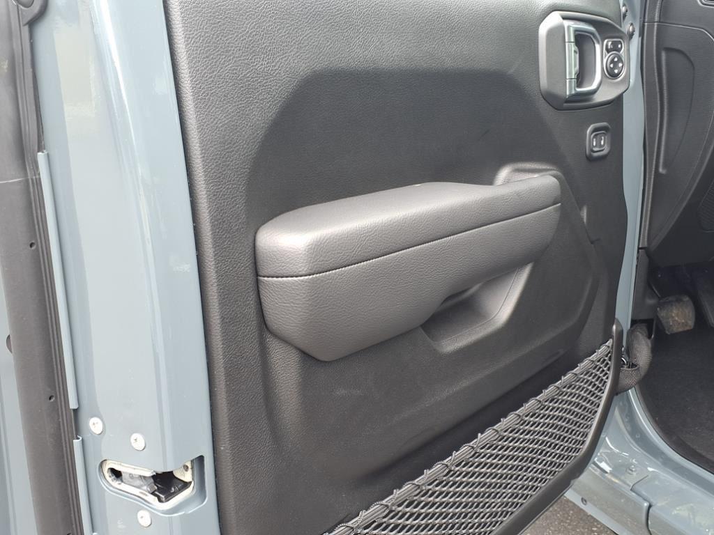 2025 Jeep Wrangler Sport S photo 4