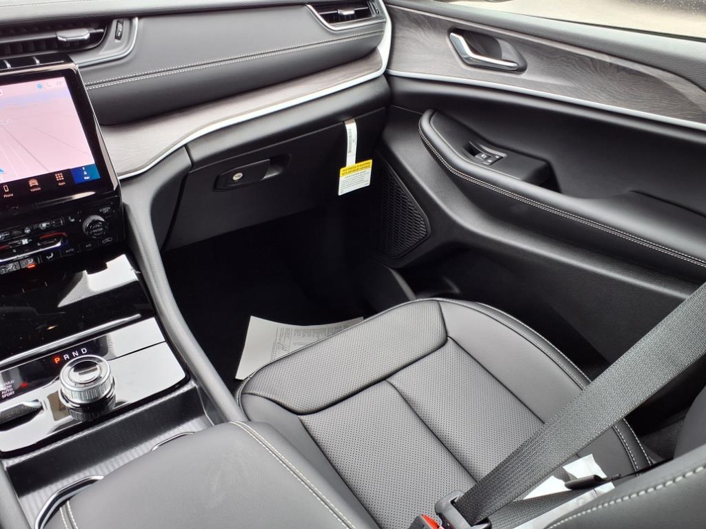 2025 Jeep Grand Cherokee Limited photo 24